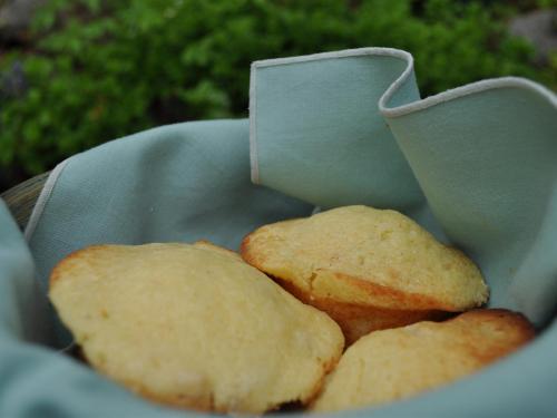 lemon-scones-in-basket.jpg